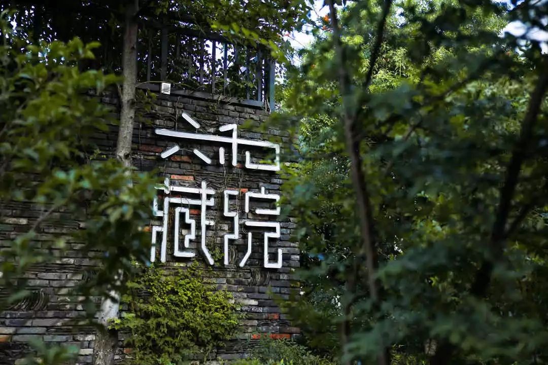 檐角天空