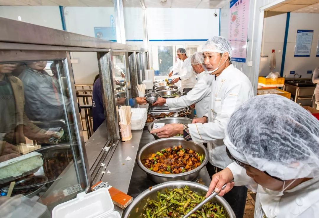 食堂饭菜荤素配备