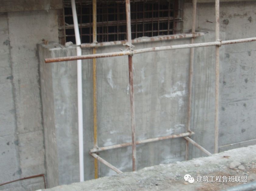 地下室剪力墙后浇带是应力集中区域,极易导致新老混凝土接触面产生